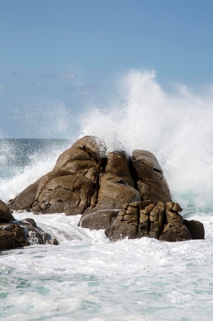 Ondas e rochas, Barca Point em Muxia Galicia, Espanha