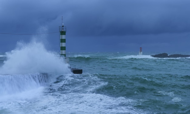 Foto ondas y mal tiempo en la desembocadura de pasaia euskadi