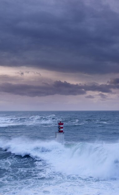 Ondas y mal tiempo en la desembocadura de Pasaia Euskadi