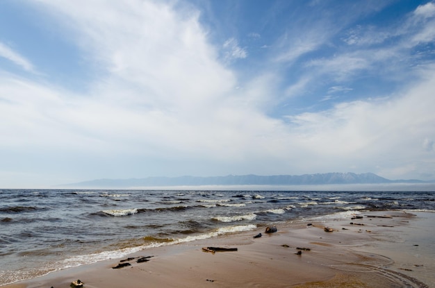 Ondas na margem do lago Mountain View