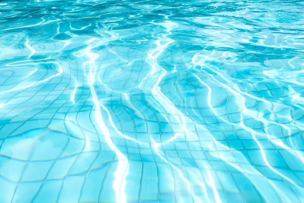 Ondas na piscina para o fundo