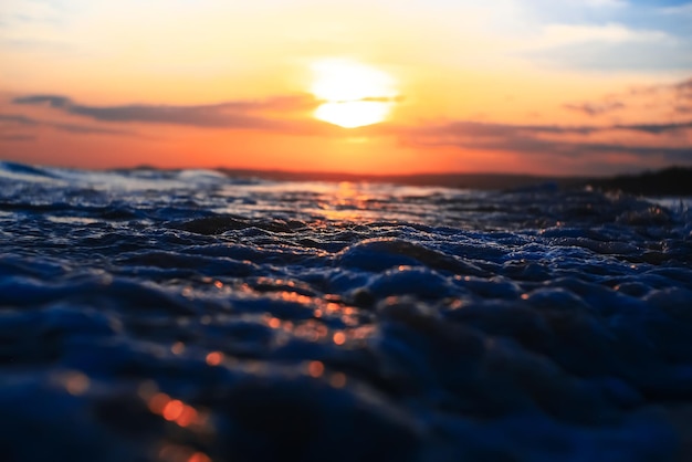 Ondas na praia nos trópicos