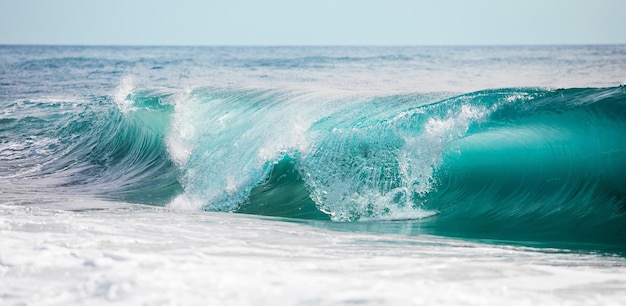 Foto ondas rolando azul turquesa