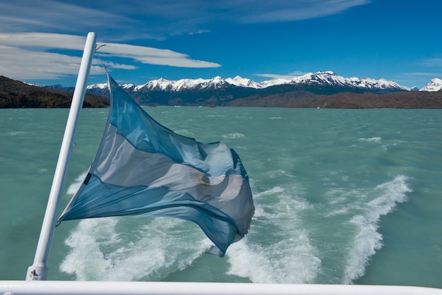 Ondeando la bandera argentina