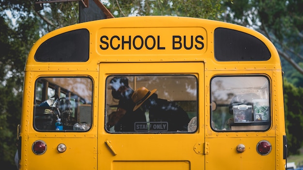 Ônibus escolar antigo