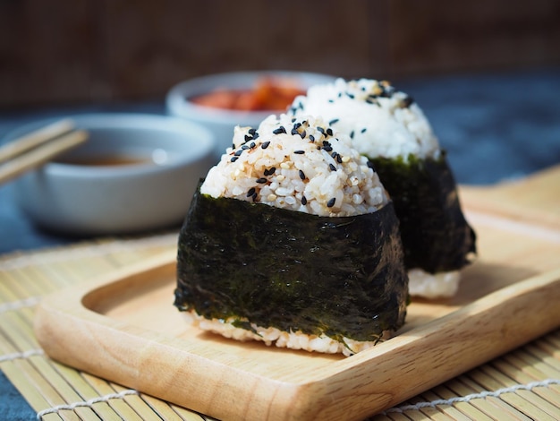 Onigiri comida tradicional japonesa