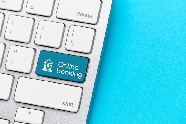 Online-Banking-Konzept auf Tastatur mit Taste.