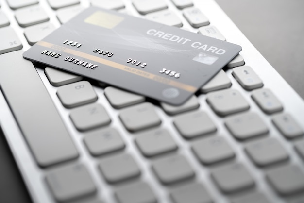 Online-Kreditkartenzahlung mit Tastatur