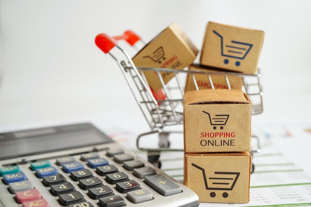 Online-Shopping Warenkorb-Box auf dem Rechner Import Export Finance Commerce