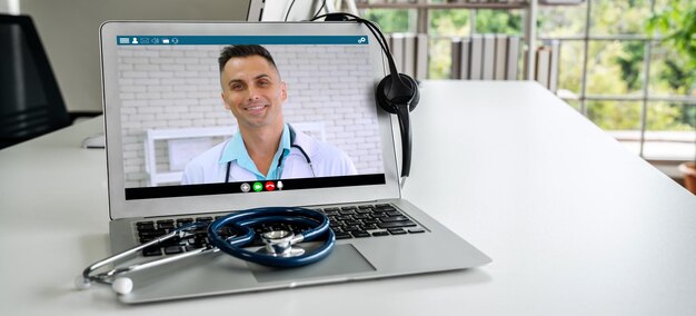 Online-Videoanruf des Telemedizindienstes für den Arzt, um aktiv mit dem Patienten zu chatten