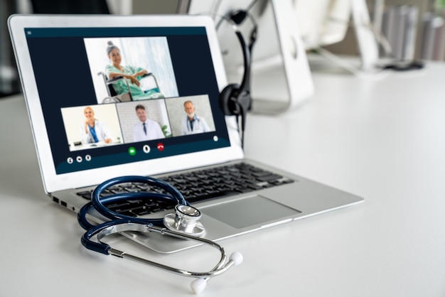 Online-Videoanruf des Telemedizindienstes für den Arzt, um aktiv mit dem Patienten zu chatten