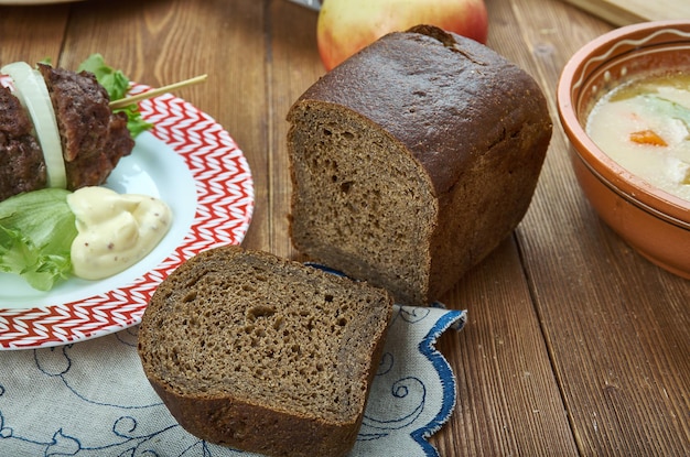 Ontbijtkoek, bolo de especiarias holandês e flamengo, cozinha holandesa, pratos tradicionais variados, vista de cima.