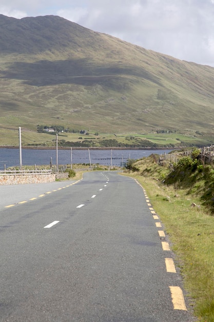 Open Road junto a Lough Killary Fjord Lake Leenane Connemara