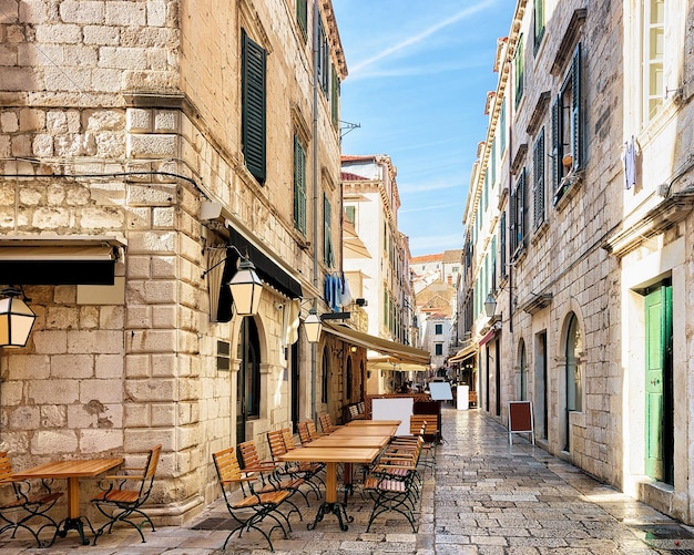 Open Street Restaurant mit Terrasse in der Altstadt von Dubrovnik, Kroatien