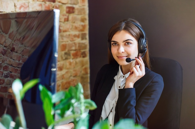 Operador de callcenter de mulher