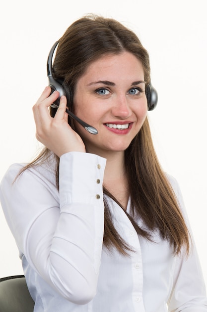 Operador de telefonía de apoyo mujer sonriendo en auriculares