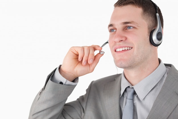 Operador usando auriculares