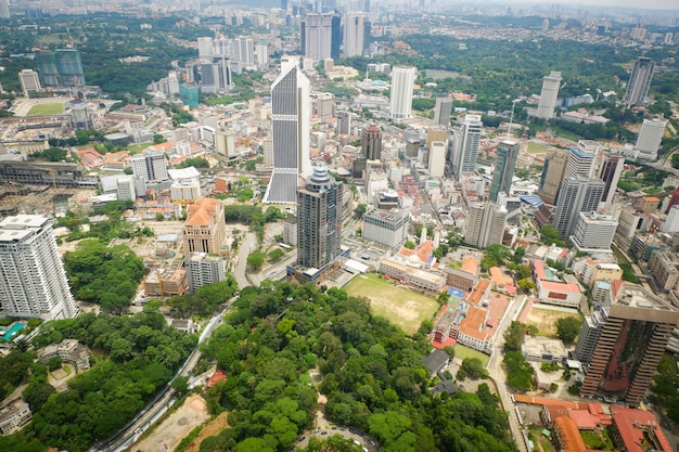 Opinião da paisagem da cidade de kuala lumpur da arquitetura da cidade da opinião superior da skyline em kuala lumpur malaysia