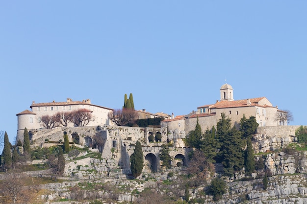 Opinião do dia da cidade de Gourdon, França. Antiga vila feudal no topo de um pico.