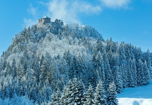 Opinião do inverno do Castelo de Ehrenberg (Áustria, Reutte, Baviera). Construída no século XIII.