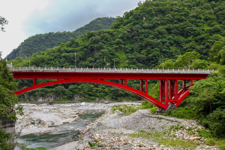 Opinión del paisaje en el puente rojo de Taroko, parque nacional de Taroko, Hualien, Taiwán.