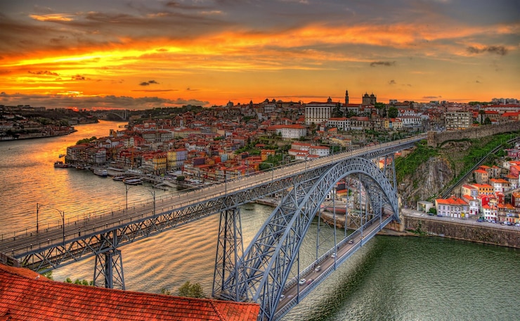 Foto oporto con el puente dom luis portugal