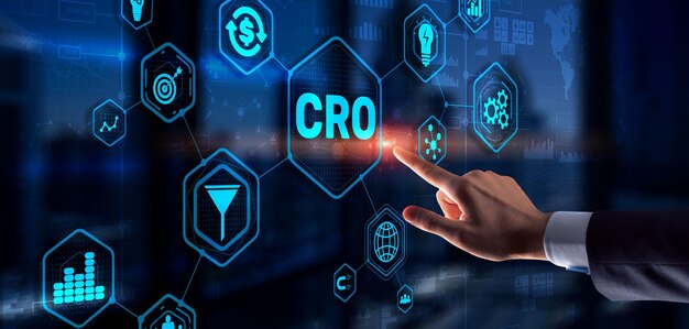 Optimización de la tasa de conversión CRO Tecnología Concepto de finanzas Empresario presionando en una pantalla virtual