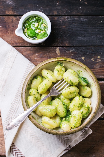 Ñoquis de patata con pesto