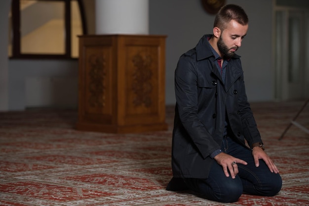 Oração na mesquita