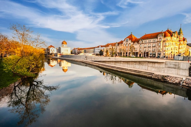 Oradea Romênia com Union Square Piata Unirii A Capital da Art Nouveau Transilvânia Ocidental na Romênia Cidade cultural histórica na Europa