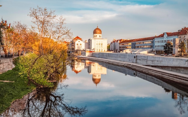 Oradea Romênia com Union Square Piata Unirii A Capital da Art Nouveau Transilvânia Ocidental na Romênia Cidade cultural histórica na Europa