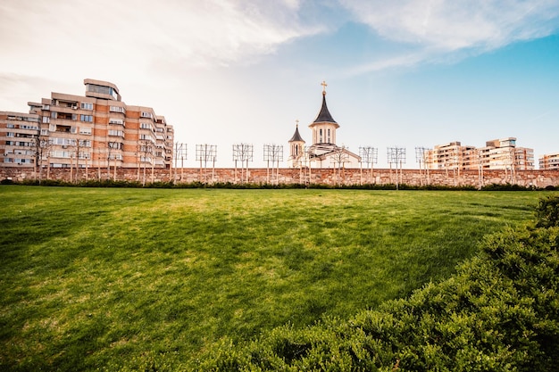 Oradea Rumänien mit Festung auch bekannt als Nagyvarad und im Hintergrund Catedrala Episcopala invierea Domnului West-Siebenbürgen in Rumänien