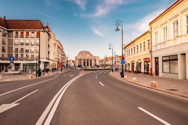 Oradea Rumania con Union Square Piata Unirii La capital del Art Nouveau Transilvania occidental en Rumania Ciudad cultural histórica en Europa