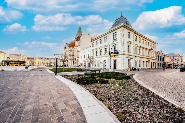 Oradea Rumania con Union Square Piata Unirii La capital del Art Nouveau Transilvania occidental en Rumania Ciudad cultural histórica en Europa