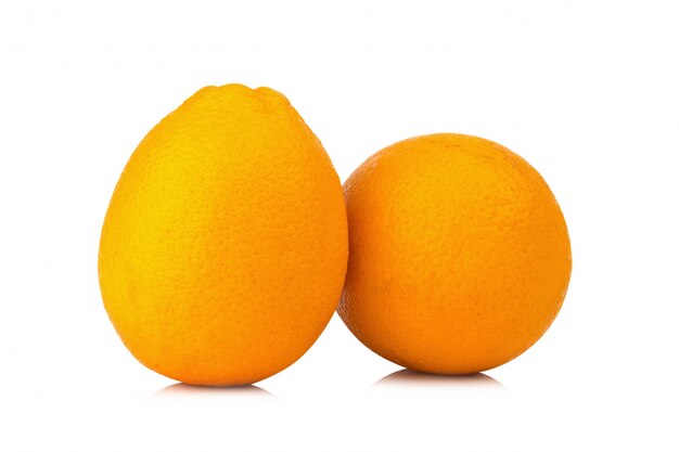 Orange Fruchtnabel lokalisiert auf weißem Hintergrund