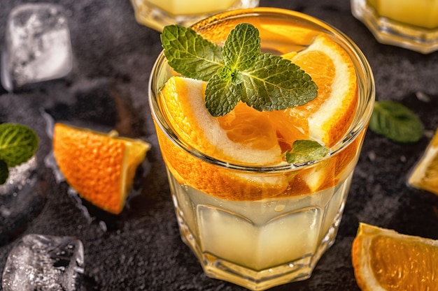 Orange hausgemachte Cocktail / Detox-Frucht infundiert Wasser