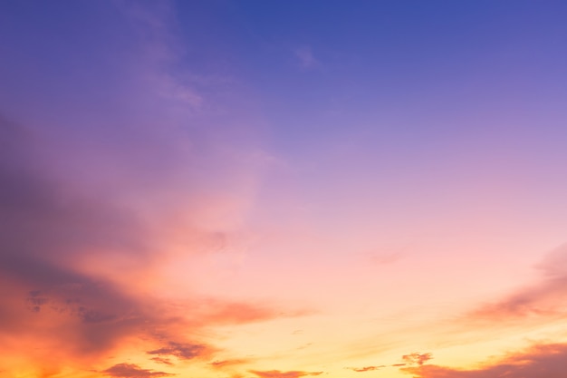 Orange Himmel mit Weiß