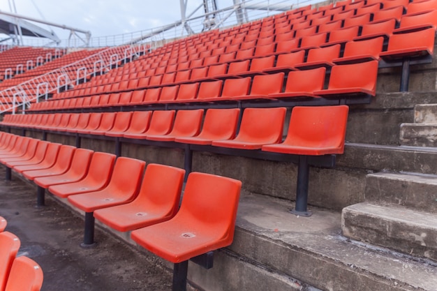 orange Sitz des Fußballstadions in Thailand