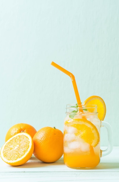 Orangenfrüchte im Glas