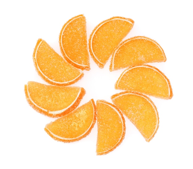 Foto orangengelee-bonbons lokalisiert auf weiß