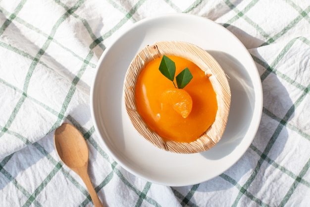 Orangenkuchen mit Orangensauce im Nährbecher, Erdpackung retten