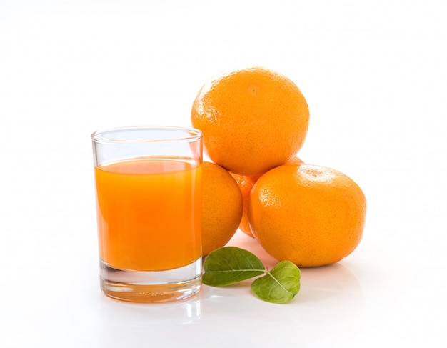 Orangensaft getrennt mit Ausschnittspfad