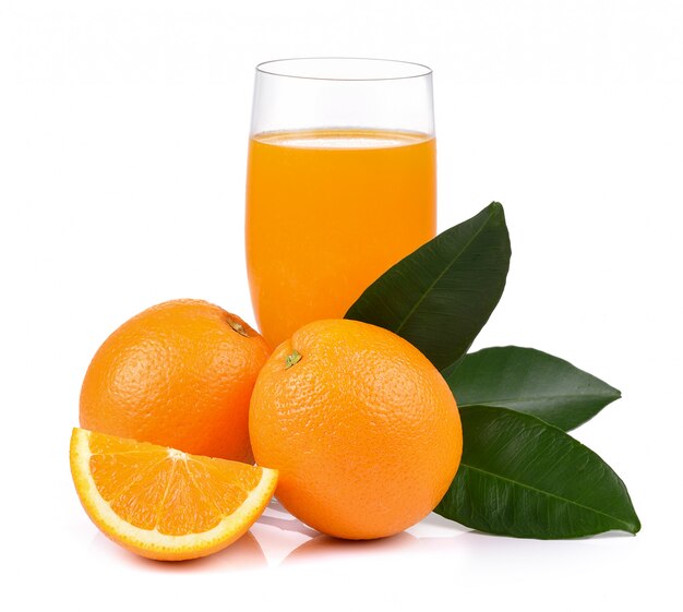 Orangensaft und Orange isoliert