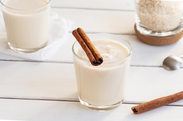 Orchata caseira servida com canela