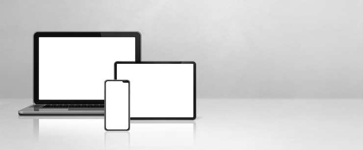 Foto ordenador portátil, teléfono móvil y tableta digital en el escritorio de oficina de hormigón blanco. fondo de banner. ilustración 3d