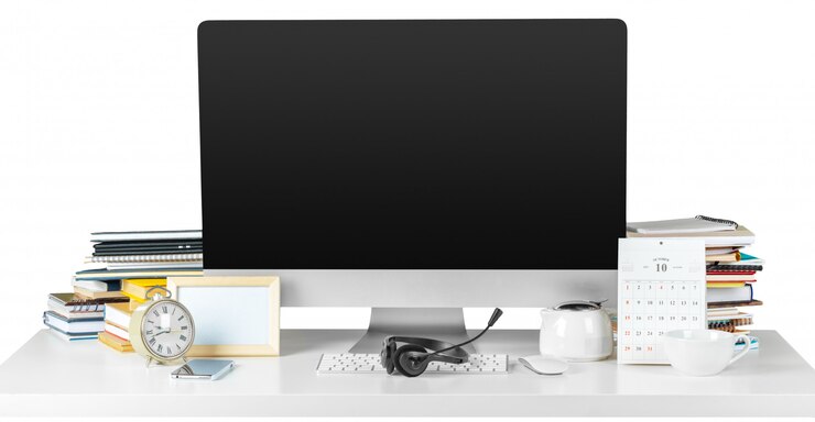 Foto ordenador sobre la mesa