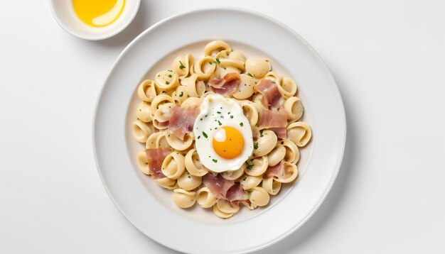 Orecchiette hausgemachte Carbonara-Pasta mit Pancetta-Ei, hartem Parmesan-Käse und Sahnesauce