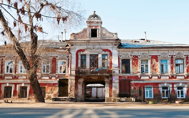 Orenburg. Altes Haus auf der Straße Chicherina