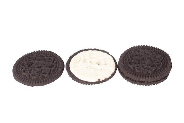 Foto oreo aislado sobre fondo blanco.