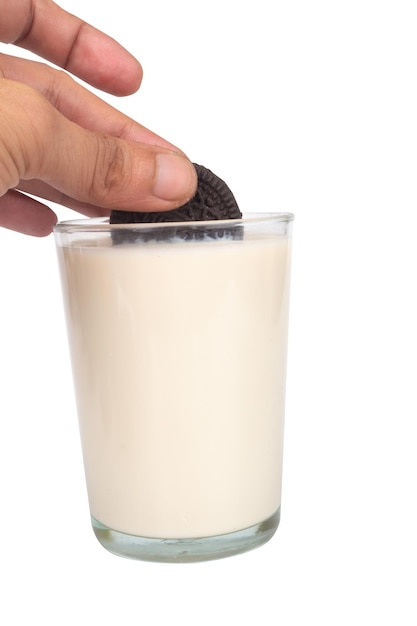 Oreo-Milch isoliert auf weißem Hintergrund